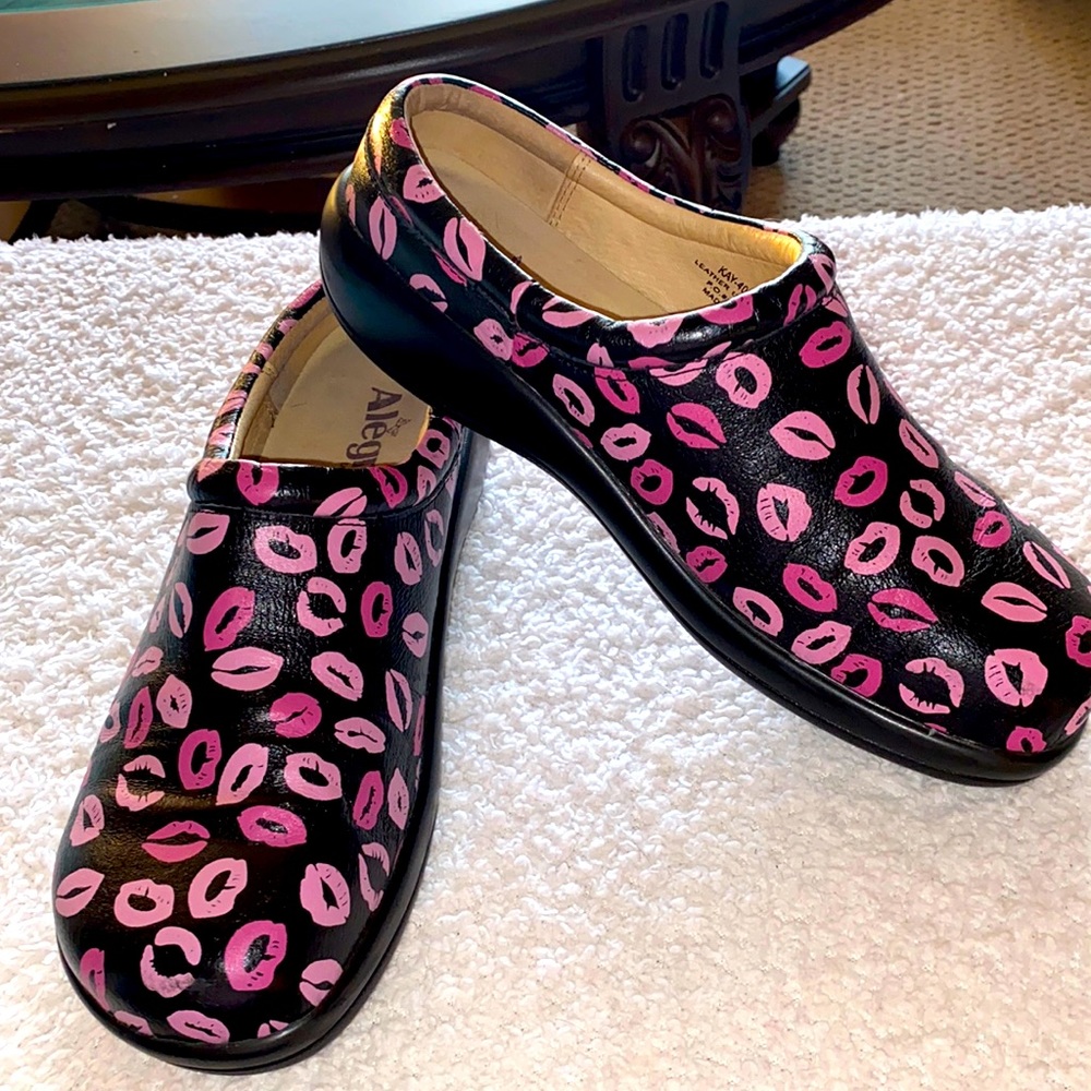 Alegria “Lip” Clogs 39/9 EC Worn 2X Indoors
